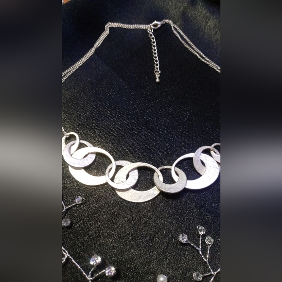 Cookie Lee Circle link necklace on a double box chain.16+ 3 long - Picture 5 of 5